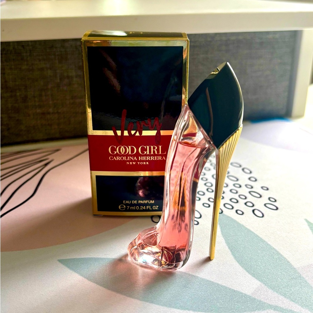 Carolina Herrera Very Good Girl Eau De Parfum Perfume 7ml/0.24oz MINI